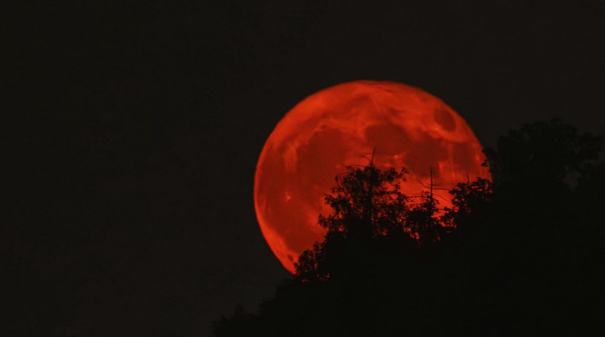 11:11 on September 7: Twin Flame Synchronicities, Blood Moon Energy, and Divine Timing